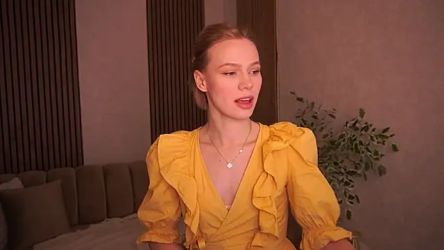 Snapshot of ShyySiren chatting on July 7, 7:34 am ShyySiren online show from July 7, 7:34 am