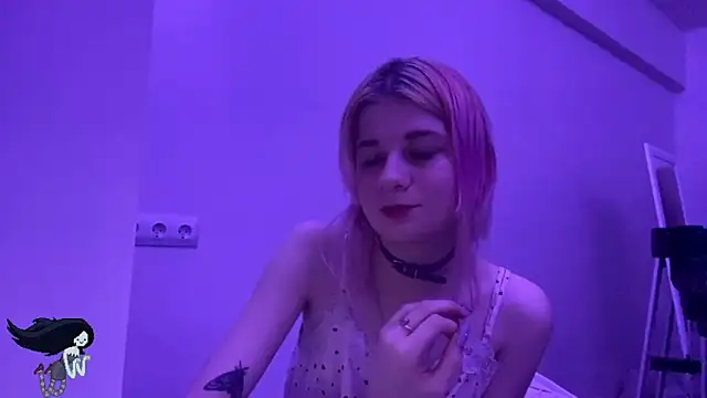 Snapshot of PinkVampire chatting on October 29, 9:05 pm PinkVampire online show from October 29, 9:05 pm