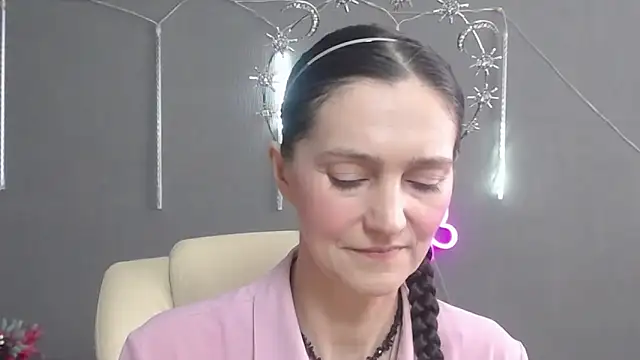 TayaFinch online show from May 7, 11:59 am