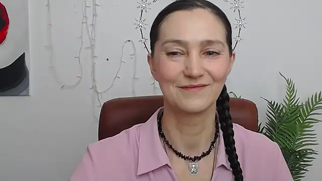 TayaFinch online show from May 9, 11:15 am