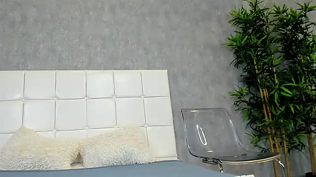 AmiraRees online show from September 27, 5:45 am