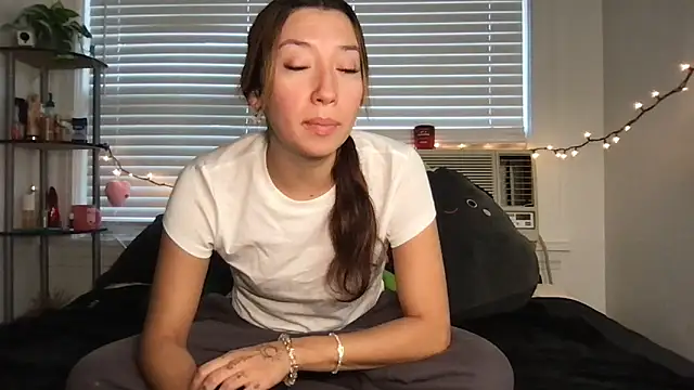 yoursweetestlilly online show from November 14, 4:06 pm