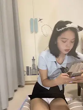 Snapshot of qiqi_x chatting on September 18, 1:24 pm qiqi x online show from September 18, 1:24 pm