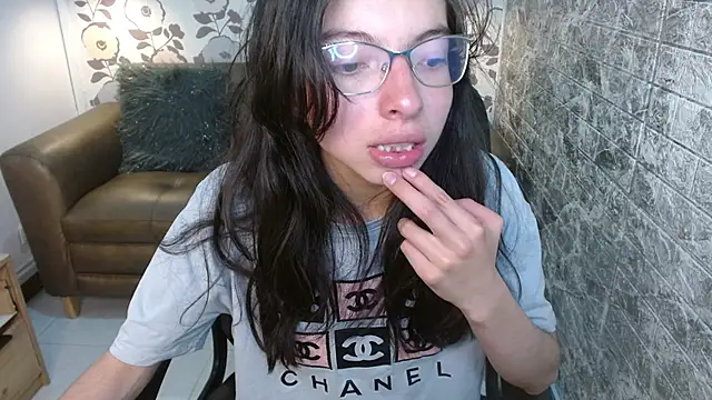 alllyson  online show from September 19, 7:47 pm