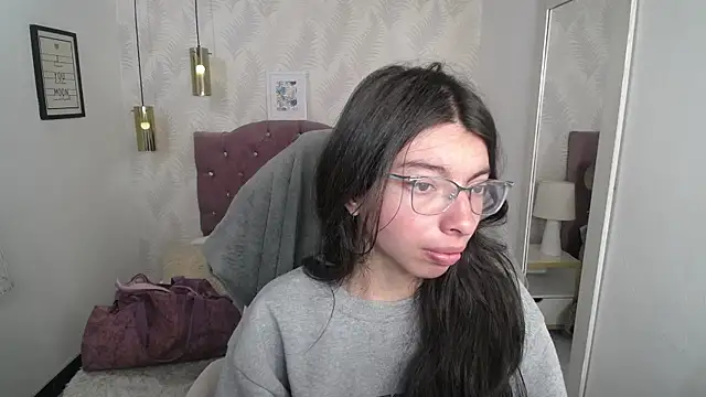 alllyson  online show from December 18, 8:04 pm