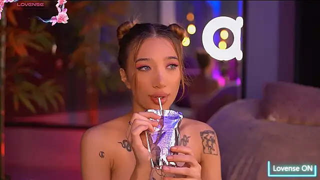 SiennaJayden online show from October 28, 6:32 pm