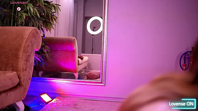 Snapshot of SiennaJayden chatting on January 15, 6:33 pm SiennaJayden online show from January 15, 6:33 pm