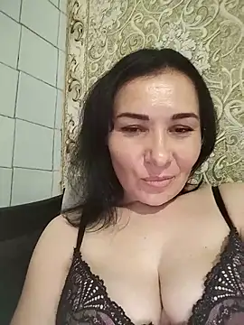 Mia24Blove online show from June 7, 2:32 pm