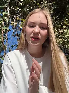 MilaMoone online show from September 22, 10:06 am