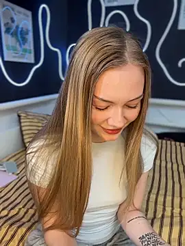MilaMoone online show from May 30, 12:02 pm