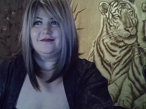 YuliiaSan online show from December 18, 5:57 am