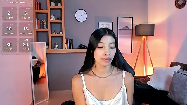 Tiffany Low online show from April 5, 2:47 pm