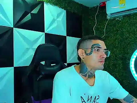 boy tatto777 online show from September 18, 1:24 pm