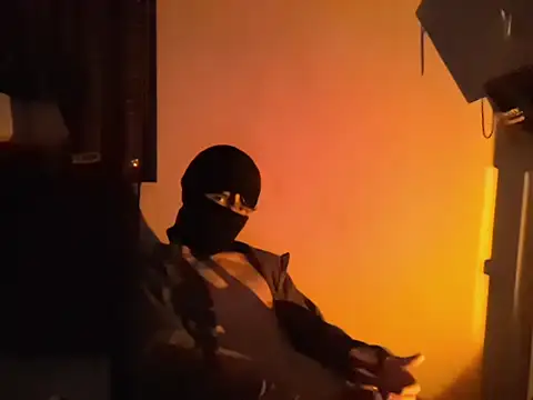 Snapshot of hotttboyyy18 chatting on February 4, 9:04 am hotttboyyy18 online show from February 4, 9:04 am
