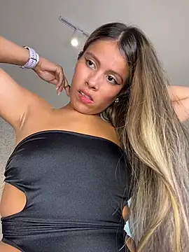 EMILIIA RICHTER   online show from December 4, 7:44 pm