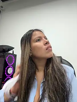 EMILIIA RICHTER   online show from March 29, 12:05 pm