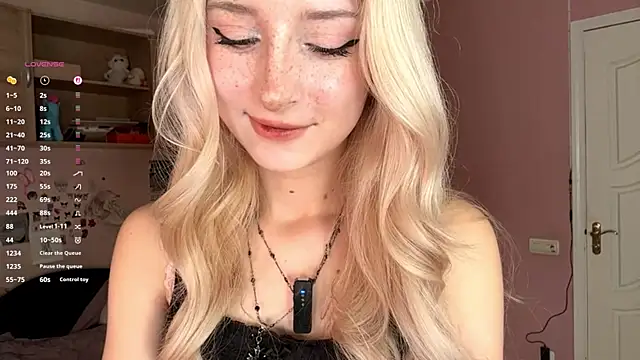 FridaAaberg online show from November 14, 7:07 am