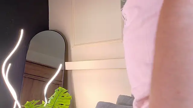 Snapshot of ZaneDawson chatting on February 6, 11:30 pm ZaneDawson online show from February 6, 11:30 pm