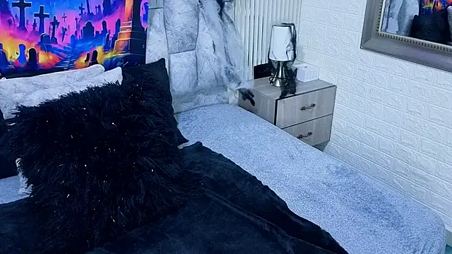 sofiagutierrez   online show from October 31, 11:06 pm