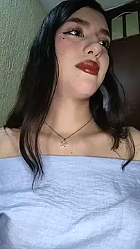 Snapshot of Emily-hottson chatting on January 8, 5:32 am Emily-hottson online show from January 8, 5:32 am