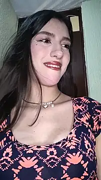 Snapshot of Emily-hottson chatting on January 14, 4:51 am Emily-hottson online show from January 14, 4:51 am