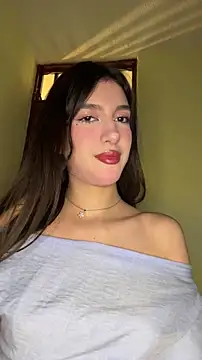 Snapshot of Emily-hottson chatting on February 5, 8:08 am Emily-hottson online show from February 5, 8:08 am