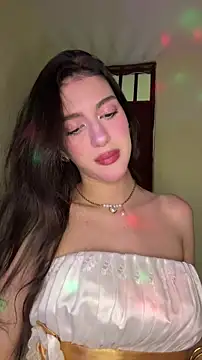 Snapshot of Emily-hottson chatting on February 15, 5:15 am Emily-hottson online show from February 15, 5:15 am