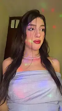 Snapshot of Emily-hottson chatting on February 16, 4:30 am Emily-hottson online show from February 16, 4:30 am