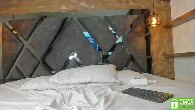 Scarlet  Jones  online show from September 26, 8:57 pm