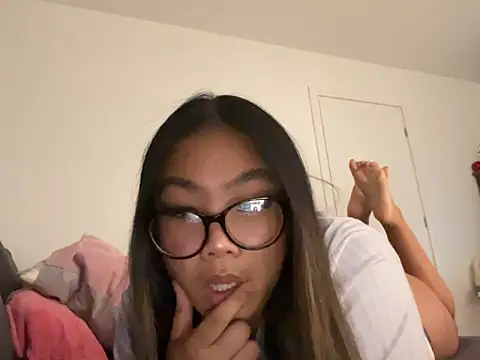 Snapshot of MissCherryyxox chatting on September 17, 10:17 am MissCherryyxox online show from September 17, 10:17 am