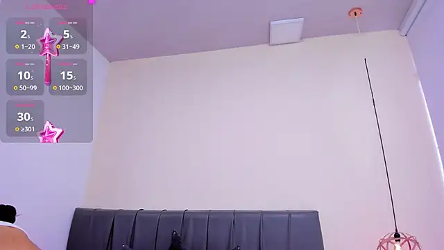 HoollyHendrix online show from November 27, 8:33 pm