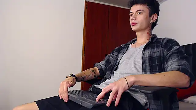 Snapshot of jaico_santos chatting on October 22, 10:53 pm jaico santos online show from October 22, 10:53 pm