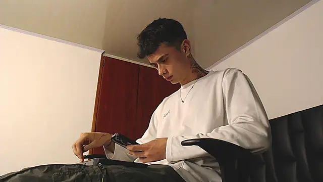 Snapshot of jaico_santos chatting on December 16, 11:10 pm jaico santos online show from December 16, 11:10 pm