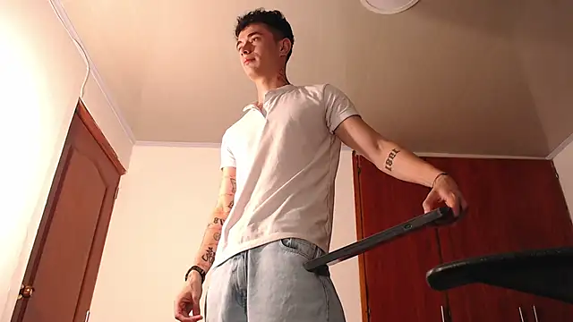 Snapshot of jaico_santos chatting on December 18, 11:11 pm jaico santos online show from December 18, 11:11 pm