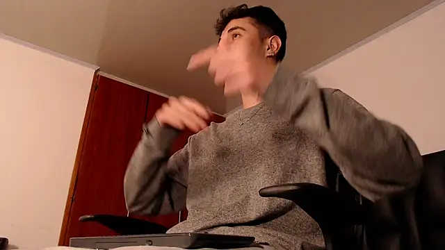 Snapshot of jaico_santos chatting on December 19, 11:01 pm jaico santos online show from December 19, 11:01 pm