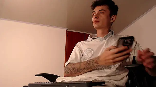 Snapshot of jaico_santos chatting on January 6, 11:07 pm jaico santos online show from January 6, 11:07 pm