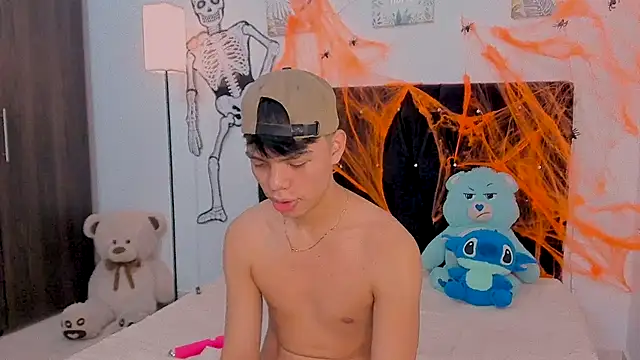 Zacktorres  online show from October 22, 9:36 pm