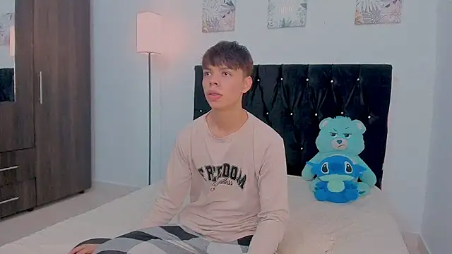 Zacktorres  online show from October 30, 7:47 pm