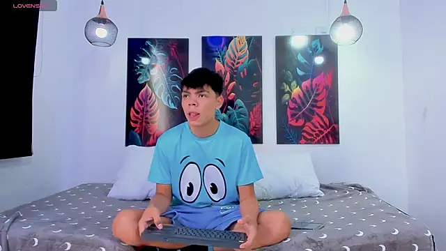 Snapshot of Zacktorres_ chatting on May 31, 8:32 pm Zacktorres online show from May 31, 8:32 pm
