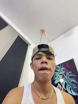 Snapshot of Zacktorres_ chatting on July 13, 12:57 am Zacktorres online show from July 13, 12:57 am