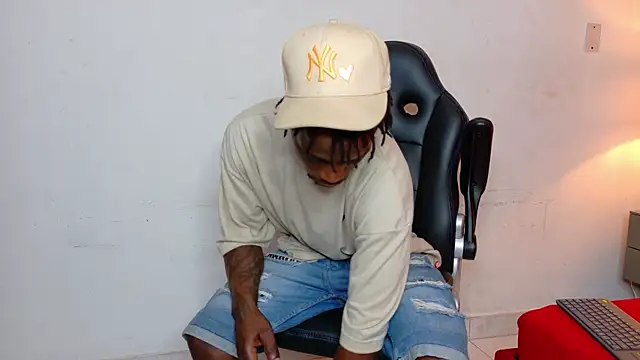 SkylerBigxxx online show from October 2, 3:57 am