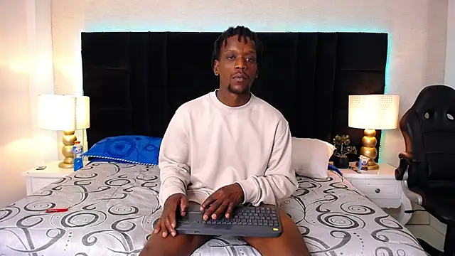 SkylerBigxxx online show from May 7, 4:40 am