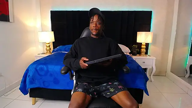 SkylerBigxxx online show from May 14, 4:08 am