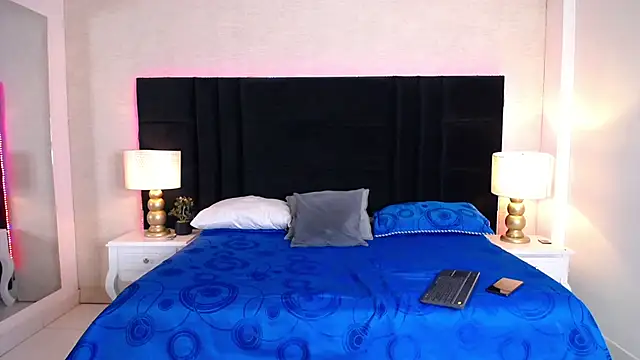 SkylerBigxxx online show from May 17, 3:59 am