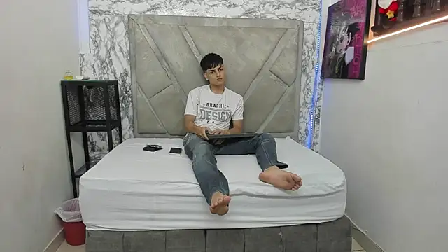 Logan Jhonson online show from October 24, 2:19 am