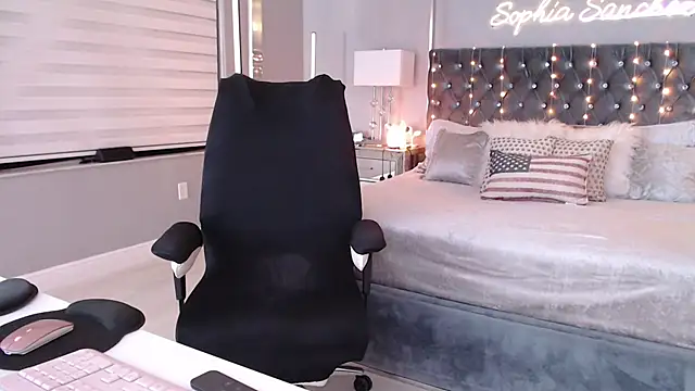 theofficialsophiasanchez online show from May 17, 4:32 am