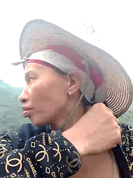 donna-bae online show from March 25, 9:59 am