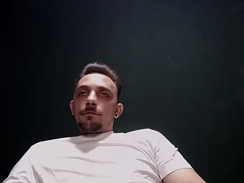 Snapshot of guesswhatbitch chatting on September 28, 7:41 pm guesswhatbitch online show from September 28, 7:41 pm