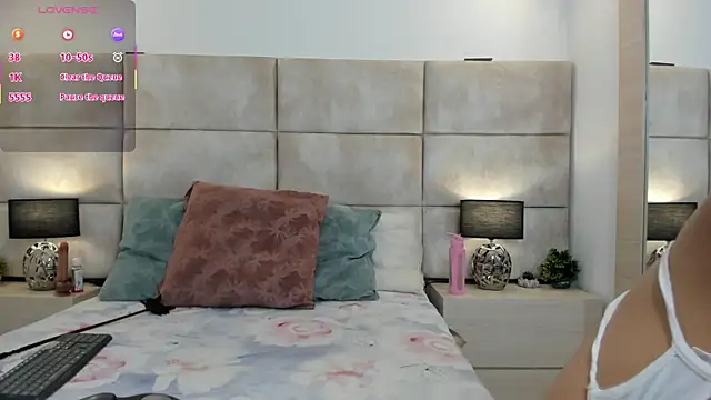 Snapshot of VioletaMarcelli chatting on January 11, 12:21 pm VioletaMarcelli online show from January 11, 12:21 pm