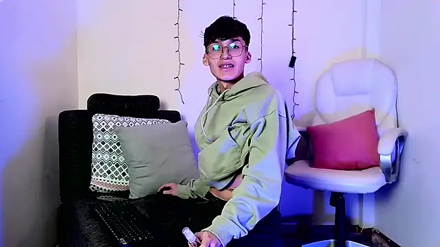 Snapshot of bellmontneon chatting on November 3, 11:33 am bellmontneon online show from November 3, 11:33 am